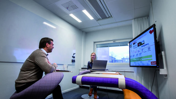 Zasadacia miestnosť spoločnosti E.ON v Malmo osvetlená riešeniami osvetlenia kancelárií od spoločnosti Philips.
