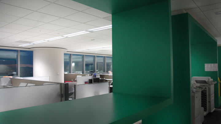 Kancelária v budove HSBC Tower s osvetlením od spoločnosti Philips
