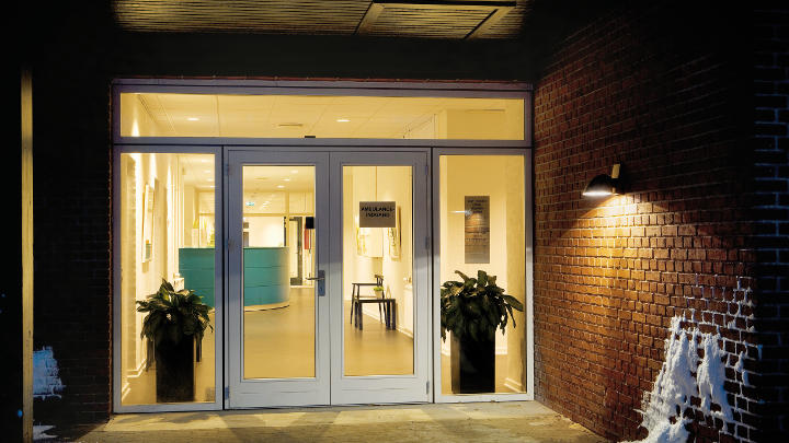 Vchod do strediska Fanø osvetlený spoločnosťou Philips Lighting