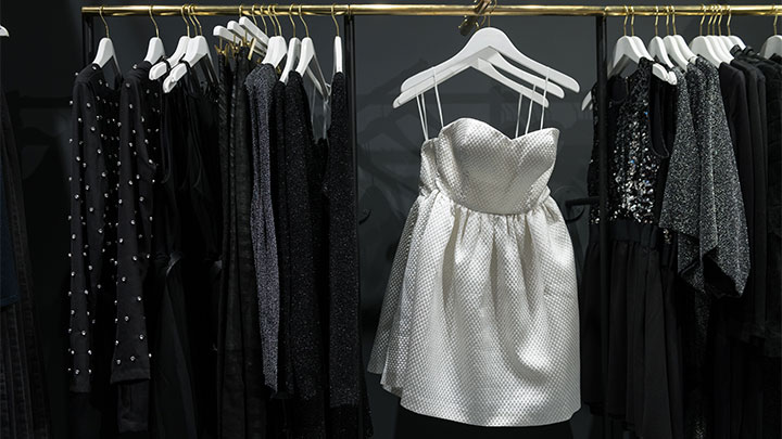Vonkajšia oblasť budovy 200 Grays Inn s pohľadom na panely Luminous Textile