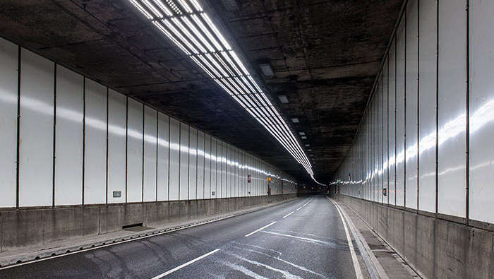 Vysokozávesné svietidlá v Meirskom tuneli