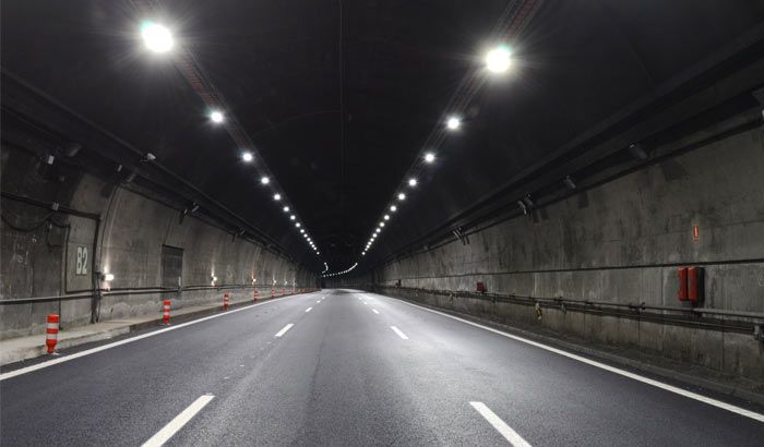 Riadiace systémy osvetlenia tunelov