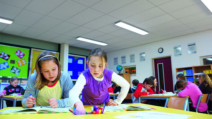 Nastavenie normálneho režimu svetla SchoolVision: inteligentné školské osvetlenie na každodenné činnosti