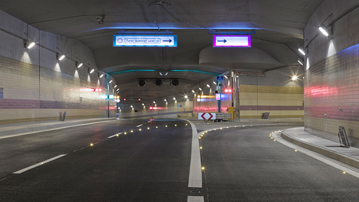LED pozičné svetlá dopĺňajú cestné a bezpečnostné značenie, vďaka čomu zlepšujú plynulosť a bezpečnosť premávky