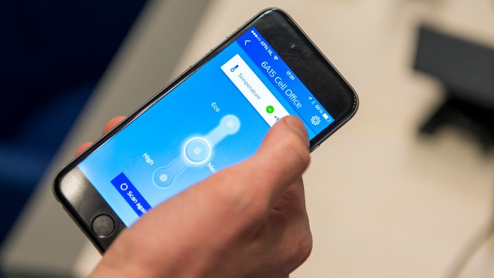 Prepojené osvetlenie spoločnosti Philips Lighting (InterAct Office) umožňuje navigáciu pomocou smartfónov a prispôsobenie nastavení pracovného priestoru