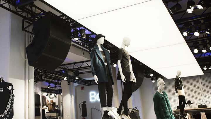 OneSpace od spoločnosti Philips Lighting je svetelný strop, ktorý poskytuje úžasné nové osvetlenie maloobchodných predajní