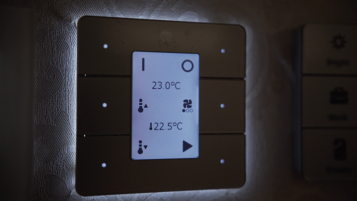 Panel Antumbra od spoločnosti Philips Lighting prispôsobí inteligentný riadiaci systém izieb RoomFlex značke vášho hotela