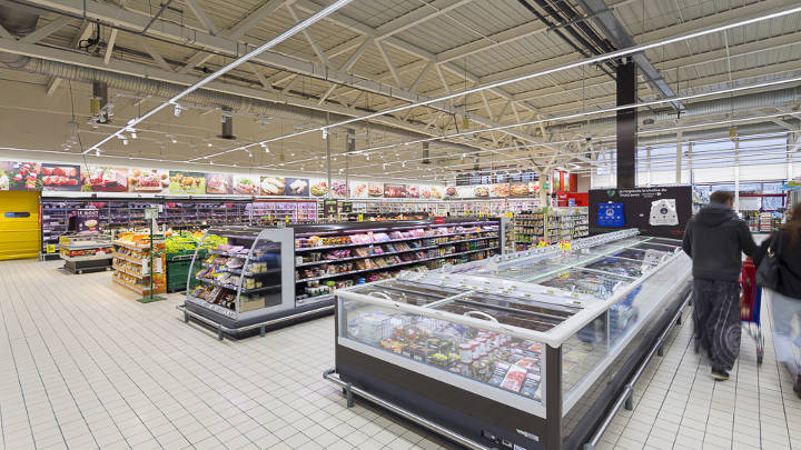 Ušetrite až 20 % vďaka osvetleniu, ktoré sa prispôsobuje úrovniam denného svetla.