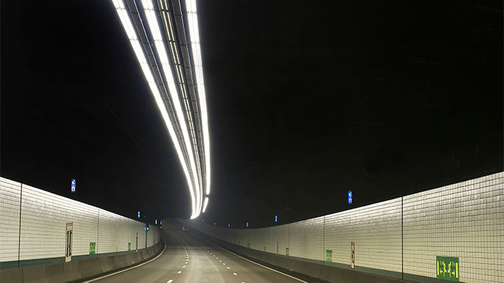 Optimalizujte osvetlenie a bezpečnosť vďaka systému osvetlenia tunelov vytvorenému špeciálne pre technológiu LED osvetlenia.